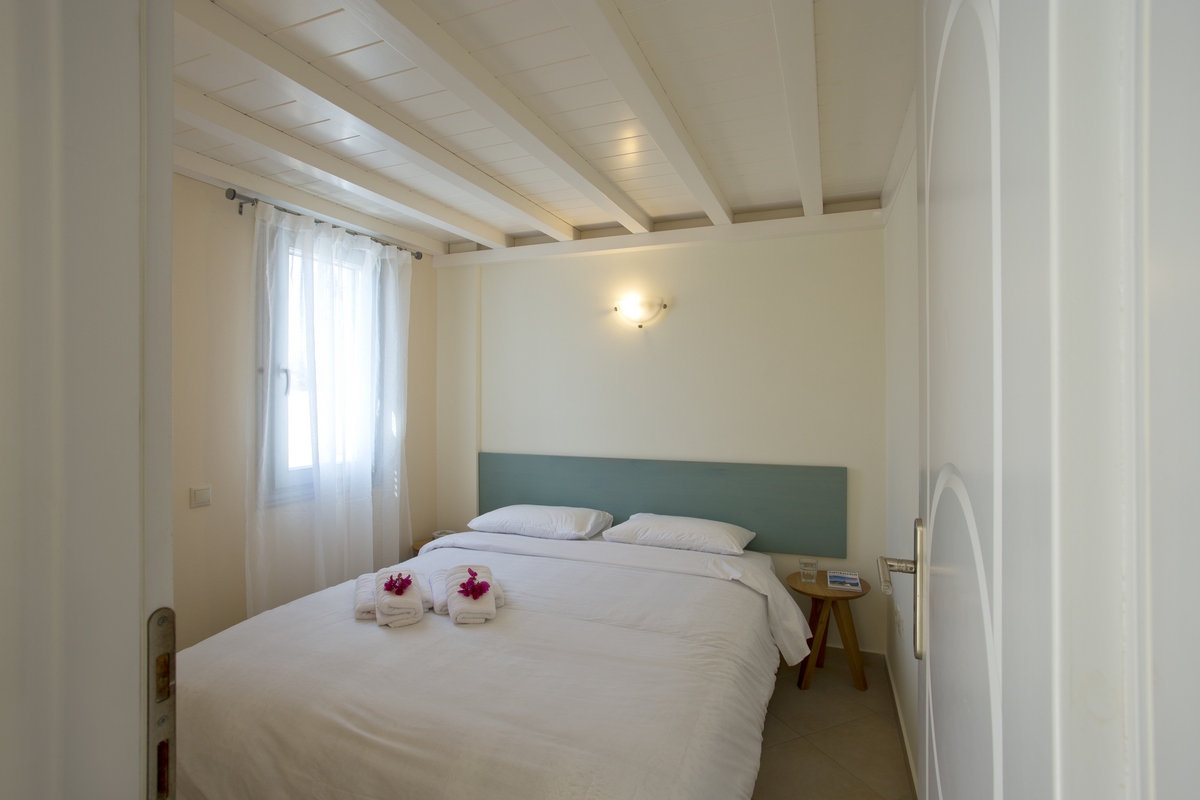 MedHomes Santorini Apartments - Low Cost Santorini Hotel